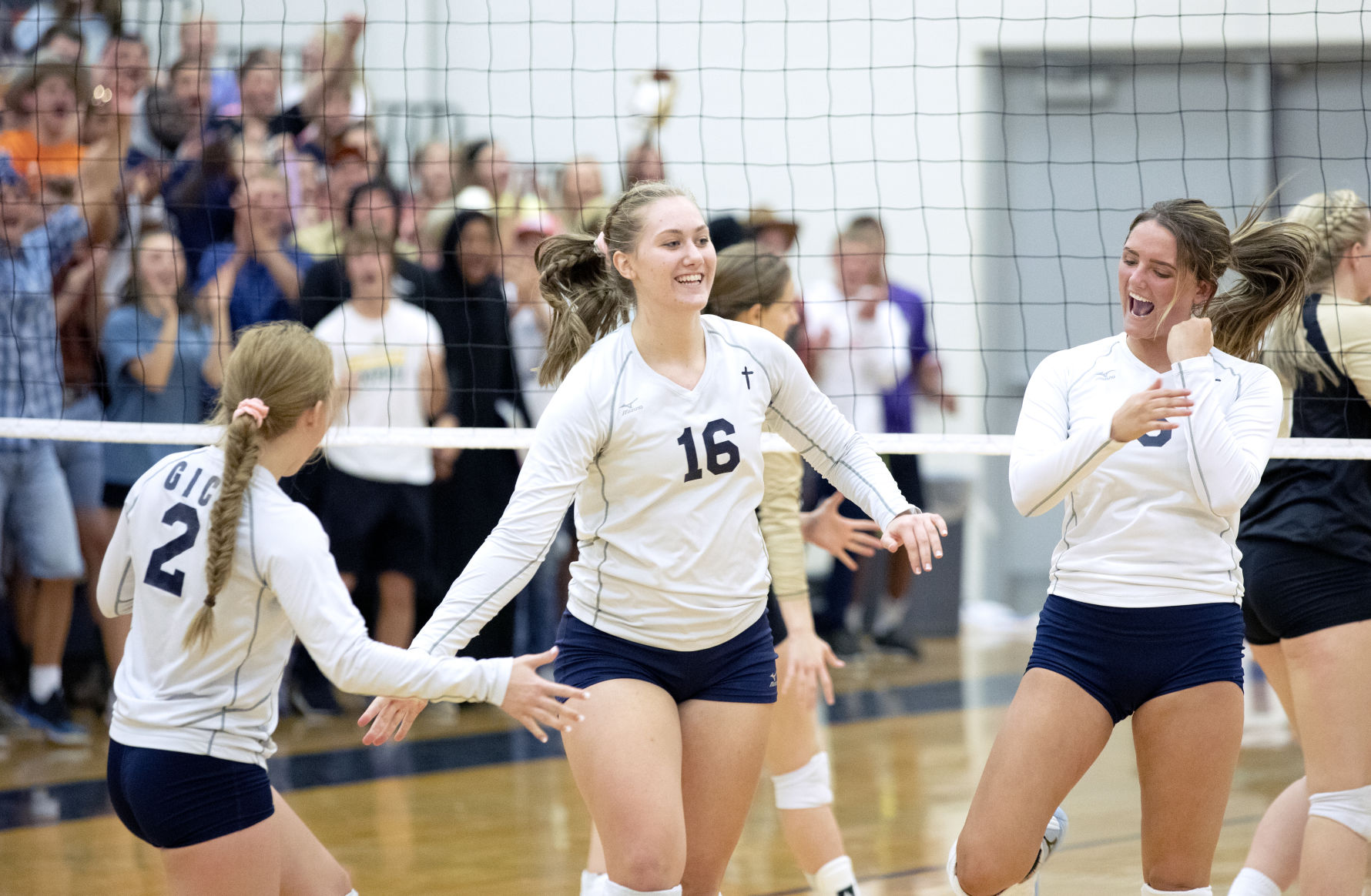 100419_ginwvball04_zlm.JPG
